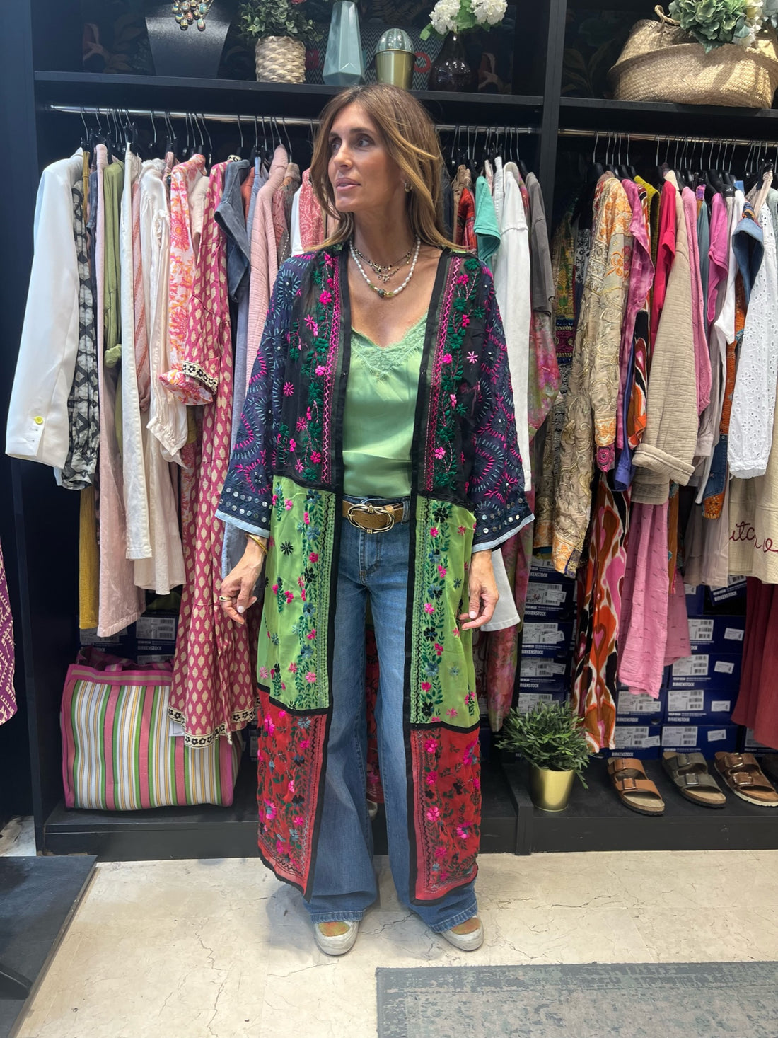 Maîtriser l'Art de Porter le Kimono : La Collection Colorée de Thelma et Louise